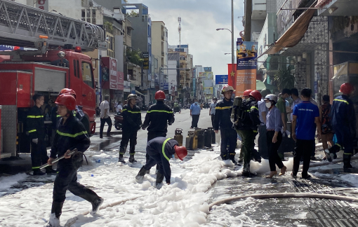 Cháy quán cơm giữa trung tâm Sài Gòn, 4 người bị bỏng