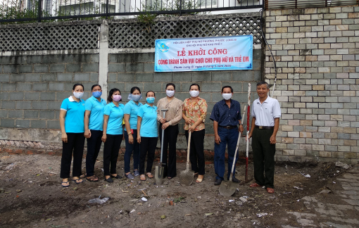 Cải tạo bãi rác thành sân cầu lông