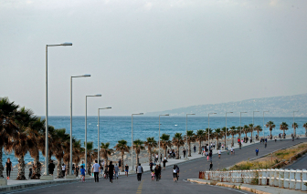 COVID-19 ngày 11/5: Anh nới lỏng các biện pháp hạn chế