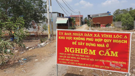 Nhiều công trình xây dựng mọc trên dự án “đắp mền” 23 năm