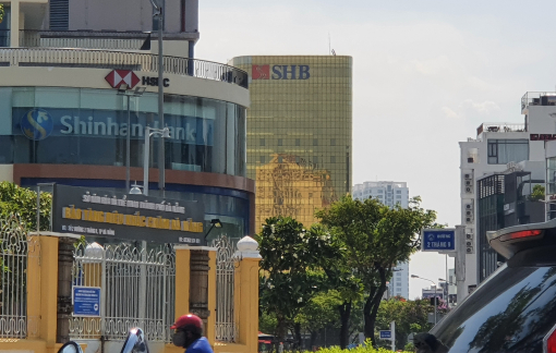 Chủ đầu tư cao ốc dát kính vàng không nhận hành vi sai phép, đề xuất thí điểm phủ phim chống phản quang