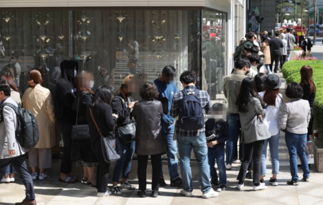 Seoul cân nhắc tạm ngừng hoạt động hãng Chanel để chống dịch