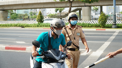 Ngày đầu tổng kiểm soát phương tiện: Nhiều trường hợp không xuất trình được giấy tờ xe