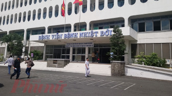 Rút ống dẫn lưu màng phổi cho phi công Vietnam Airlines mắc COVID-19