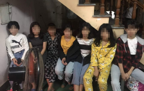 Giải cứu 12 thiếu nữ bị ép làm phục vụ quán karaoke
