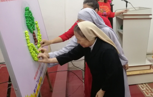 Thấy rác là nhặt