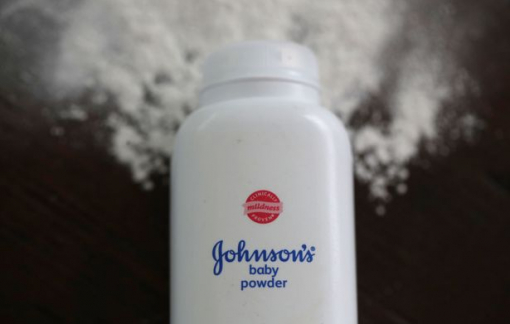 Johnson & Johnson ngừng bán phấn rôm trẻ em có bột talc ở Mỹ và Canada