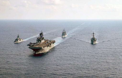 Tàu sân bay Roosevelt trở lại khi Trung Quốc tăng cường quấy rối ở Biển Đông