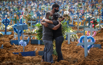 COVID-19 ngày 21/5: WHO báo cáo số ca nhiễm kỷ lục trong 1 ngày, Hàn Quốc đóng cửa trường học sau 2 giờ mở lại