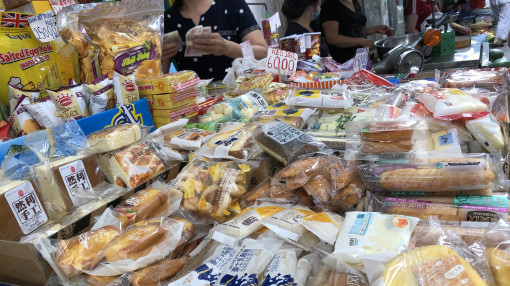 Chưa đến Trung thu, bánh mini Trung Quốc đã đầy chợ