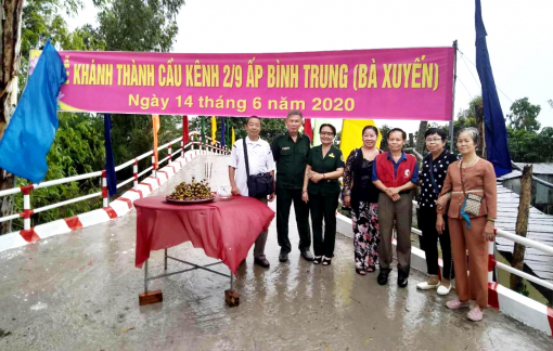10 năm đi nối những bờ vui