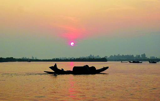 Hừng đông trên phá Tam Giang