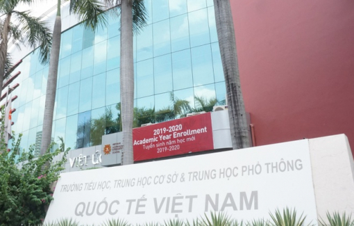 Trường Việt Úc nói gì sau khi cho nhiều học sinh thôi học vì bị phụ huynh chỉ trích?