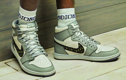 Ai được lợi từ những màn kết hợp đình đám?