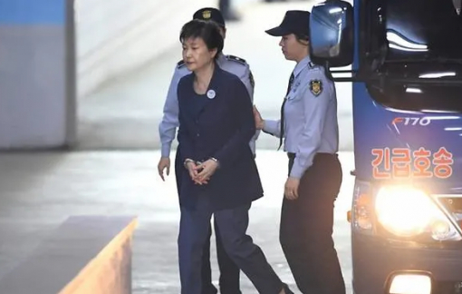 Cựu Tổng thống Hàn Quốc Park Geun-hye được giảm 10 năm tù