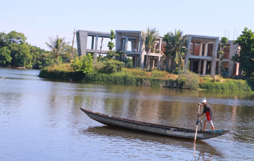 Chây ì khắc phục sai phạm “khối bê tông” bên sông Hương