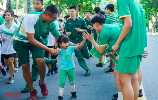 Hơn 30.000 người tham gia Ngày chạy Olympic vì sức khỏe toàn dân tại TPHCM