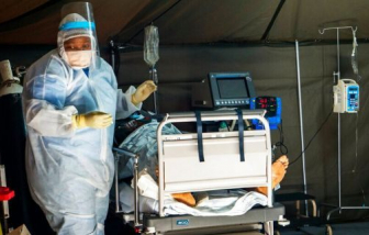 Nam Phi “cấm rượu để giải phóng giường bệnh” cho bệnh nhân COVID-19