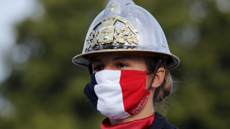 Pháp tôn vinh các anh hùng chống COVID-19 trong ngày Quốc khánh