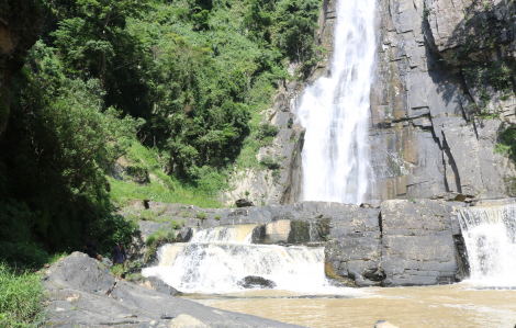 Gian nan chinh phục ngọn thác hoang sơ đẹp nhất Lâm Đồng