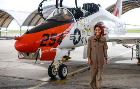 Nữ phi công da màu đầu tiên trong lực lượng Hải quân Mỹ