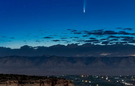 Vẻ đẹp của sao chổi nghìn năm mới thấy một lần nhìn từ khắp nơi trên trái đất