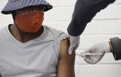 Vắc-xin còn đang nghiên cứu, các nước giàu đã thâu tóm hết