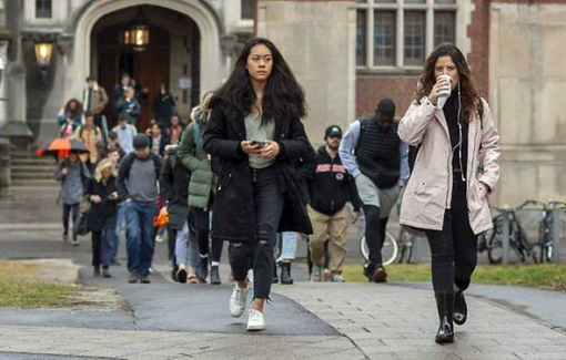 Tổng thống Donald Trump bãi bỏ trục xuất du học sinh nước ngoài