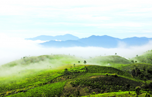 Vượt thác, "săn mây" ngày cuối tuần