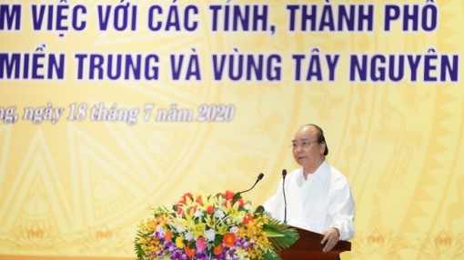 Thủ tướng Nguyễn Xuân Phúc: "Địa phương nào cần tiền phát triển, Chính phủ sẽ mang đến"