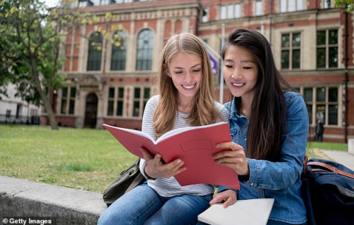 9 trường đại học Anh phụ thuộc hơn 20% tổng thu học phí từ sinh viên Trung Quốc