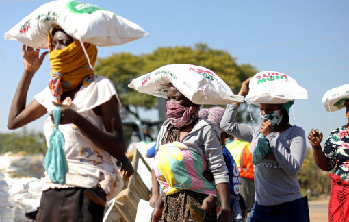 Thế giới thiếu ăn vì COVID-19: Gánh nặng đè lên vai phụ nữ