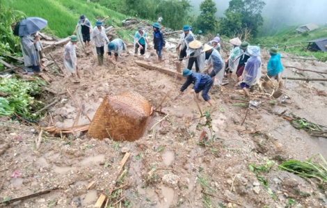 Sạt lở nghiêm trọng ở Hà Giang, 2 mẹ con bị vùi trong đất đá