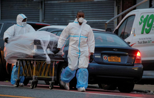 Lập kỷ lục ca nhiễm, bang Texas phải lưu trữ thi thể trong xe tải