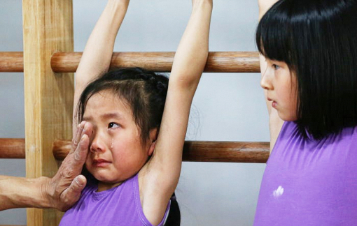 Vận động viên nhí Trung Quốc phải đổ máu và nước mắt cho những kỳ vọng của bố mẹ