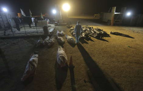 Những lễ tang lặng lẽ của nạn nhân COVID-19 trên hoang mạc Iraq