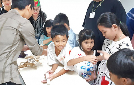 Trẻ em có hoàn cảnh đặc biệt tham gia ngày hội Khoa học - nghệ thuật