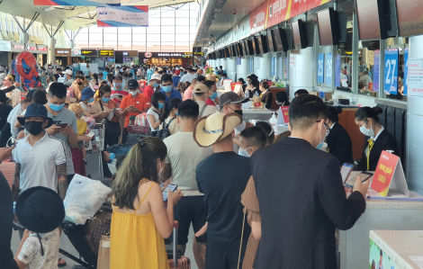 Clip: Sân bay Đà Nẵng đông nghẹt khách rời đi