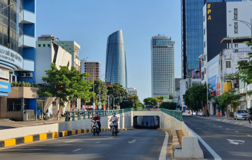 Đường phố Đà Nẵng vắng lặng, hàng quán đồng loạt đóng cửa ngày đầu giãn cách xã hội