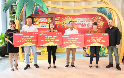 Uống Trà Xanh Không Độ khách hàng may mắn trúng cả ký vàng 999.9