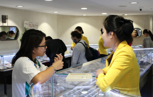 Giá vàng liên tục trồi sụt