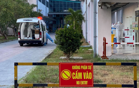 Bệnh viện Trung ương Huế tiếp nhận thêm 8 bệnh nhân COVID-19 nặng chuyển từ Đà Nẵng