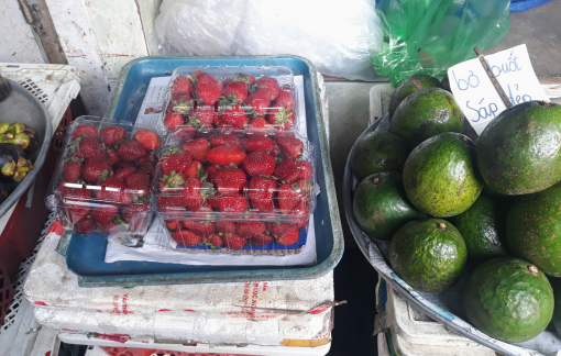 Mỗi ngày Sài Gòn tiêu thụ 2 tấn dâu Trung Quốc dưới mác "dâu tây Đà Lạt"