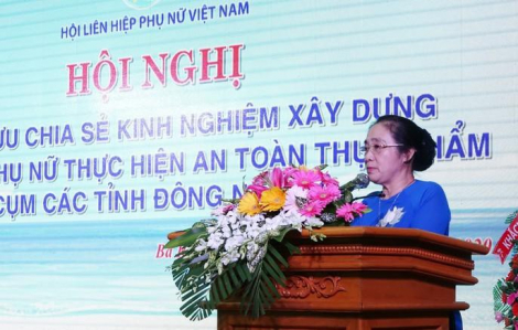 Phụ nữ Đông Nam bộ cần đẩy mạnh truyền thông phòng, chống dịch COVID-19