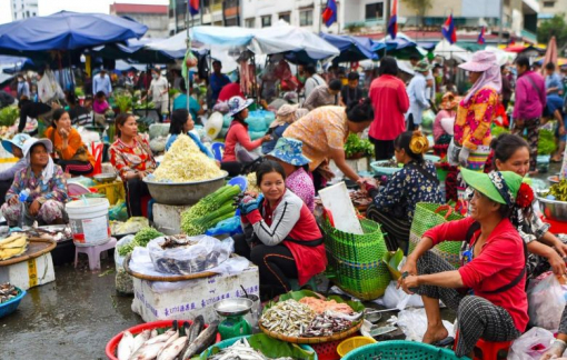 Campuchia sắp cấm phụ nữ mặc đồ quá ngắn, xuyên thấu
