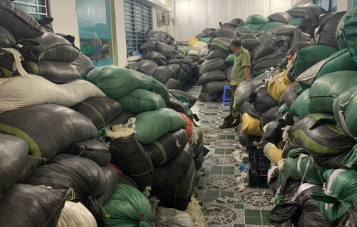 Gần chục tấn găng tay y tế đã qua sử dụng bị bắt giữ