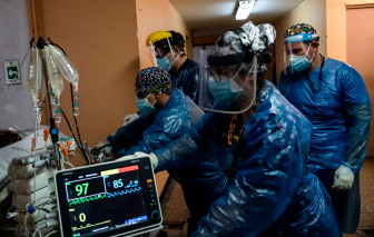 Các chuyên gia Nhà Trắng cho biết COVID-19 “phổ biến rộng rãi”, Philippines tái phong tỏa đất nước