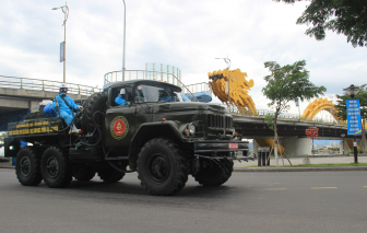 Đại đội số 7 phun khử khuẩn toàn bộ quận Sơn Trà, Đà Nẵng