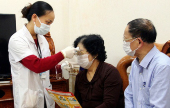 Người cao tuổi mắc bệnh, điều trị dài ngày tại vùng dịch có thể được kê 3 tháng thuốc