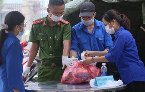 Sinh viên trốn người thân, "xung trận" vào tâm dịch Đà Nẵng